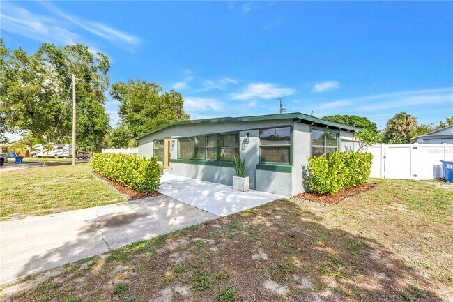 Building Photo - 7599 Meadowlawn Dr N