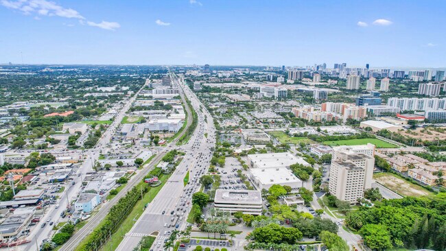 Building Photo - 18051 Biscayne Blvd