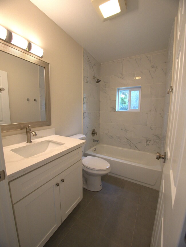 Full Bathroom - 3639 S 272nd St