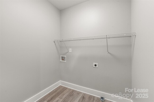 Building Photo - 712 Seldon Dr