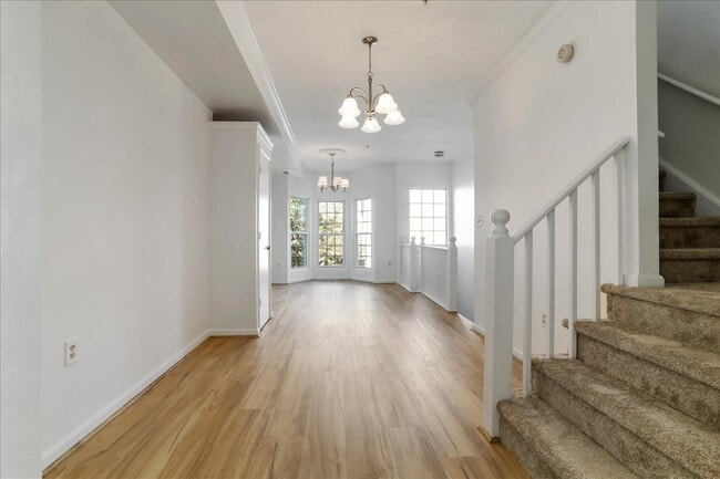 Building Photo - 1310 Hampshire Dr