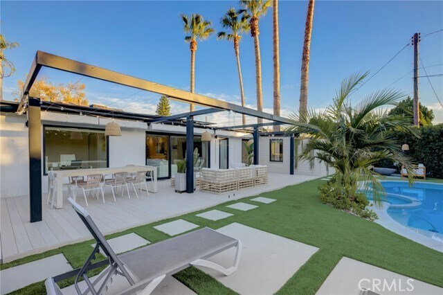 Building Photo - 8161 Encino Ave