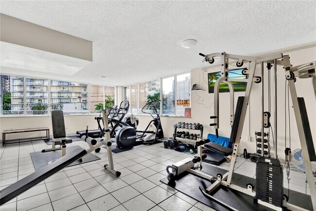 Building Photo - 145 SE 25th Rd