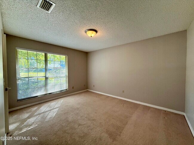 Building Photo - 2217 Hammock Oaks Dr N