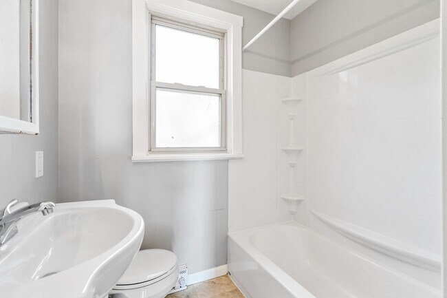 Building Photo - Cozy 3 Bed, 1 Bath Home in Wilkinsburg - AVAILABLE NOW!