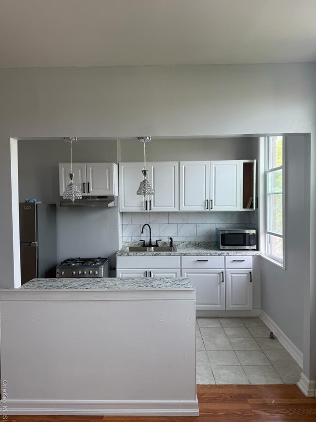 Building Photo - 166A Schaefer St