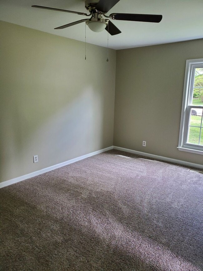 Building Photo - 4 Bed 2 bath newly remodeled