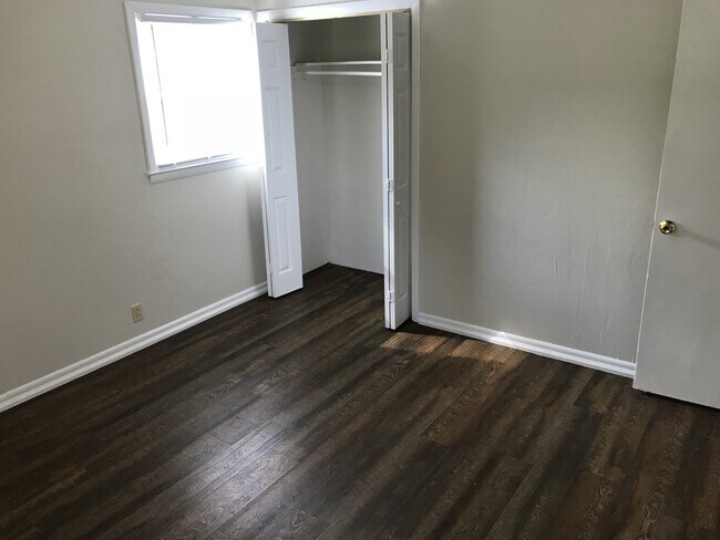Building Photo - 4 Seminole Dr