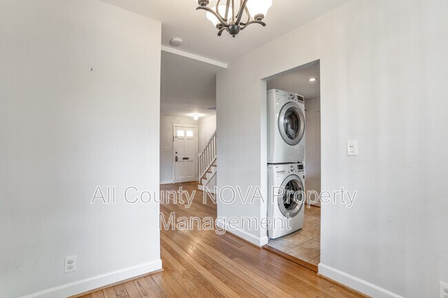 Building Photo - 2925 S Dinwiddie St