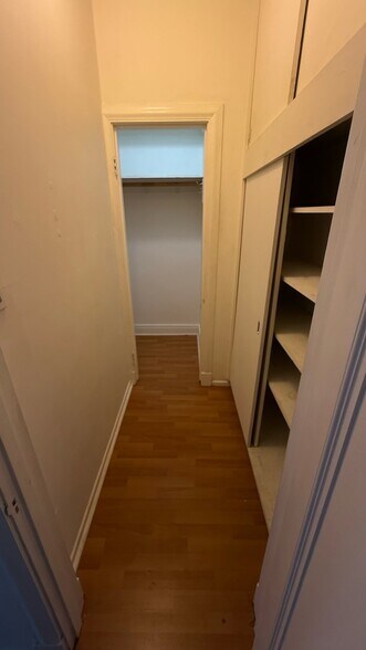 Building Photo - 3109 W 6th St