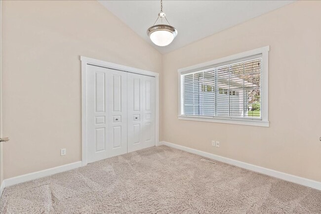 Building Photo - 3 Bedroom 3 Bathroom Home in Desirable Eag...