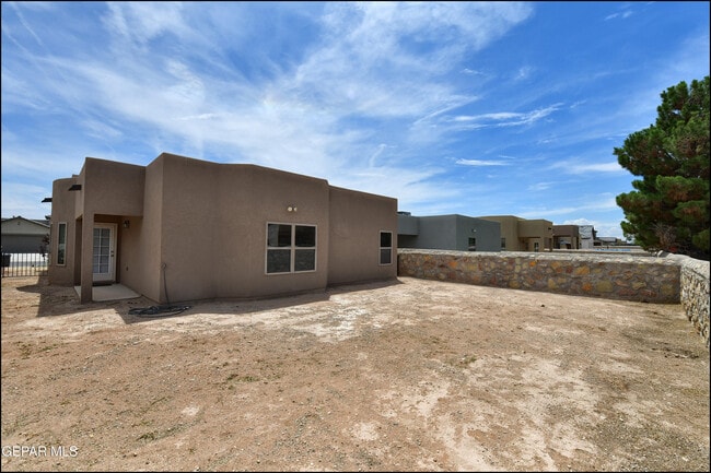 Building Photo - 621 Cedarwood Ave