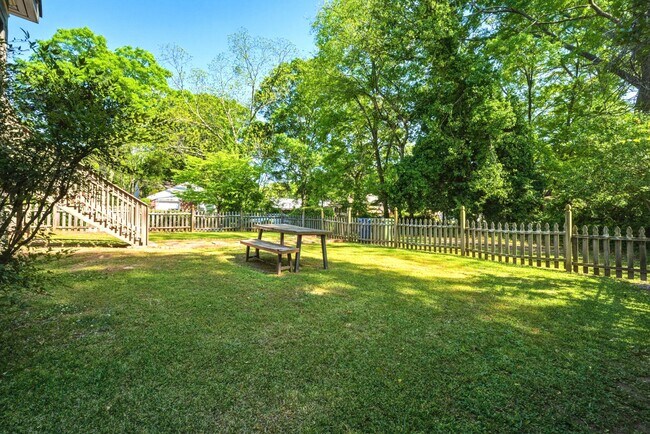 Building Photo - 506 Mellview Ave SW