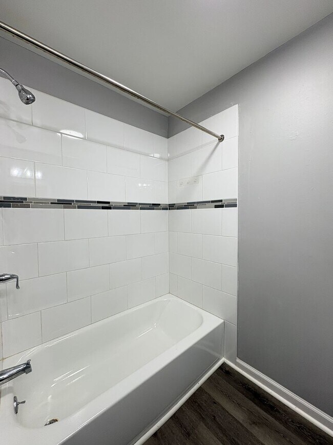 Building Photo - Bellagio West Living I