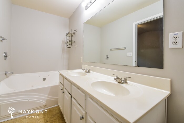 Building Photo - 731 Crestwell Cir