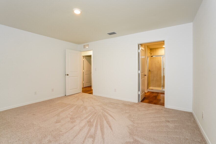 Building Photo - 1715 NW 3rd Ave