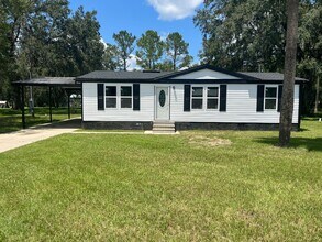 Building Photo - 3/2/1 on over 1/2 Acre