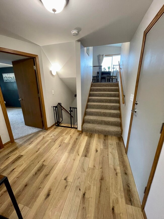 Building Photo - 3016 Maple Valley Dr