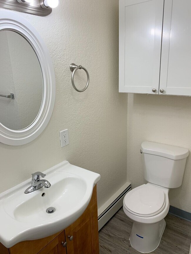 Building Photo - 6900