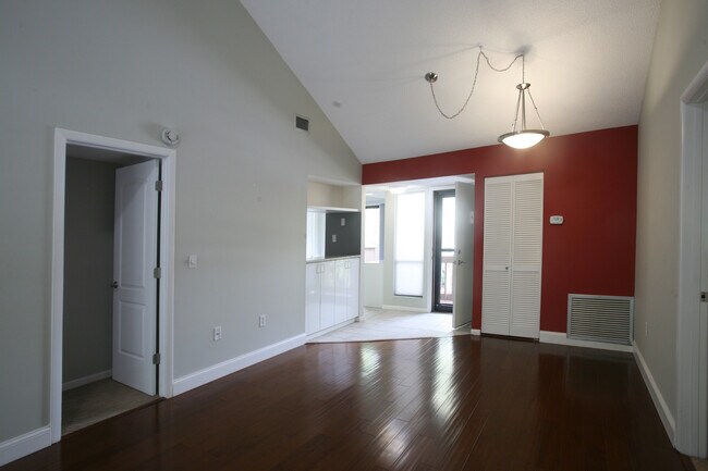 Building Photo - 1636 Brookhouse Dr