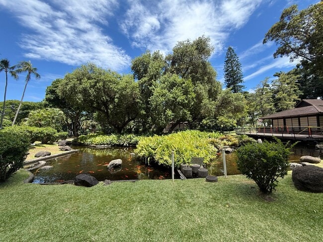 Building Photo - Queen Emma Gardens 1 bedroom 1 bath with d...