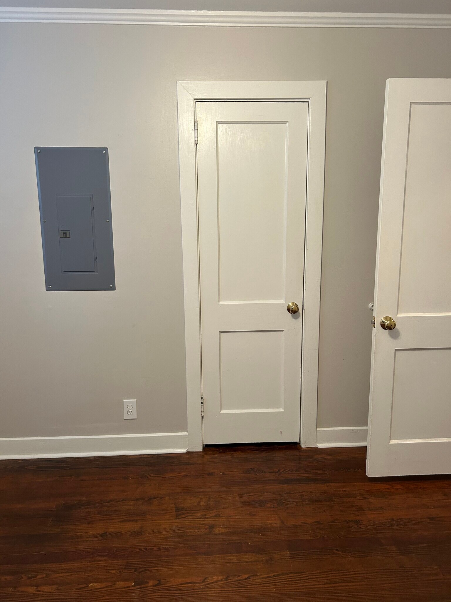 Building Photo - 661 Adluh St