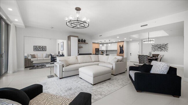 Building Photo - 3100 N Ocean Dr