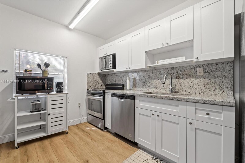 Building Photo - 2453 SW 17th St