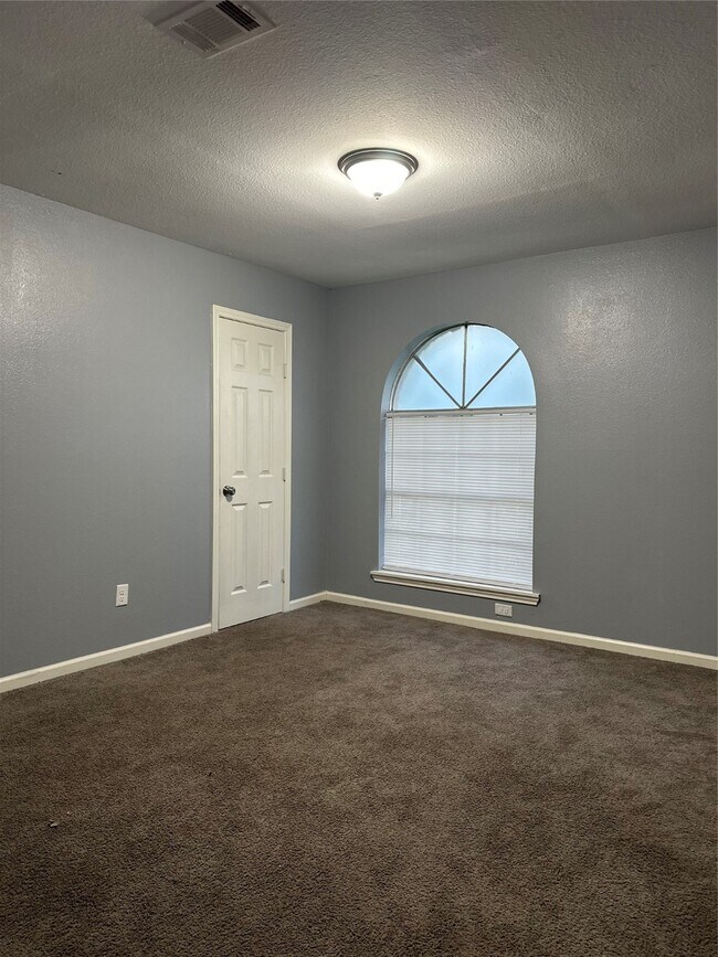 Building Photo - 15770 Chimney Rock Rd