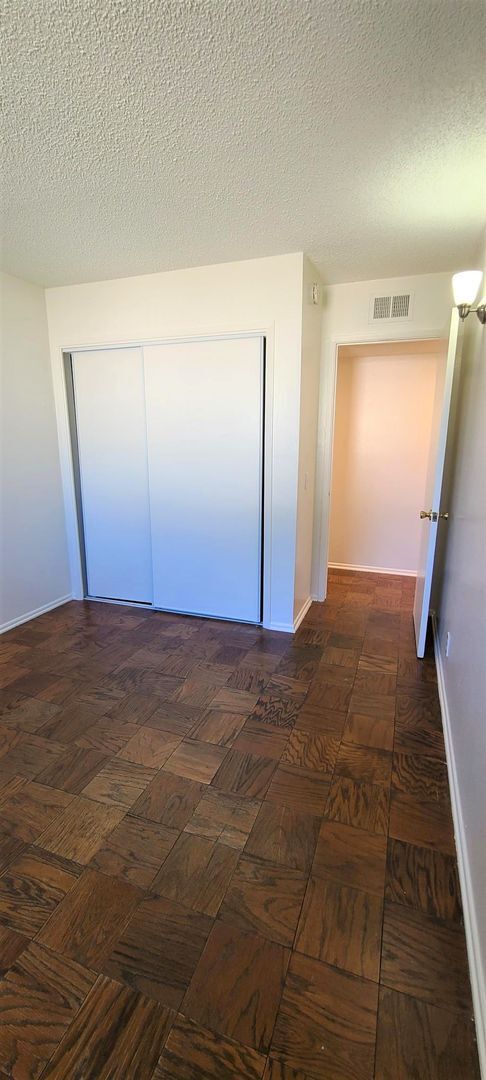 Building Photo - Single Family Home - 4 Bedrooms + 2 Baths....