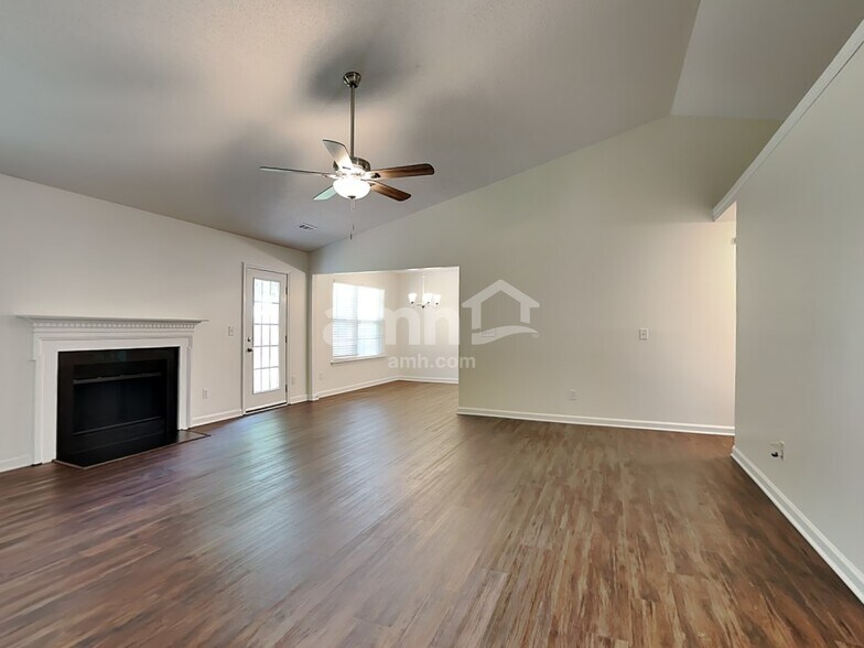 Building Photo - 595 River Glen Ct