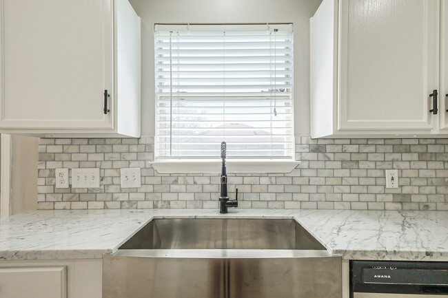 Building Photo - 12402 Greenmesa Dr