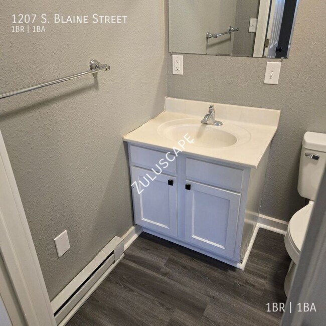 Building Photo - 1207 S Blaine St