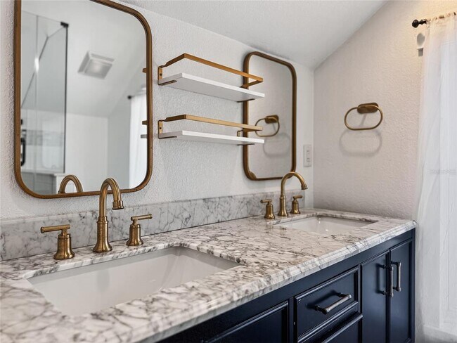 Building Photo - 1016 E Washington Ave