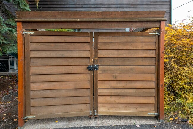 Building Photo - 150 Adams St