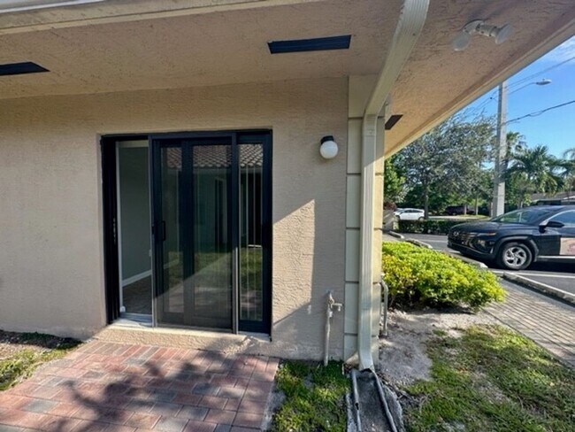 Building Photo - 1045 Villas LLC (1035 NE 10th Ave)