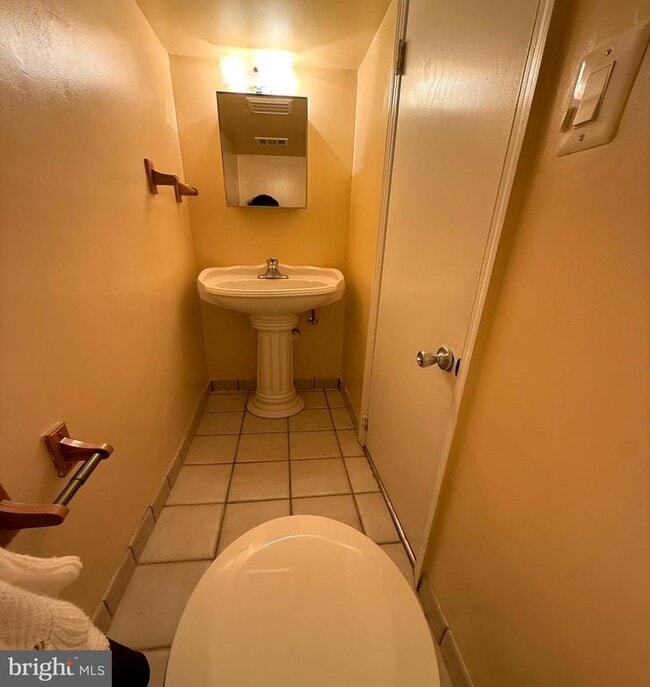 Building Photo - 5278 Lonsdale Dr