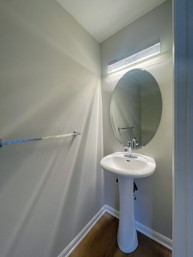Powder room - 12430 Horseshoe Bend Cir