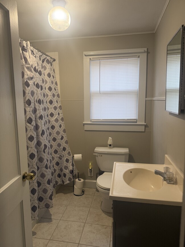 Building Photo - 112 Garfield Ave