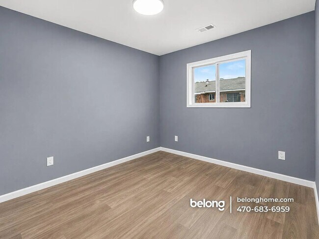 Building Photo - 3213 Lee St