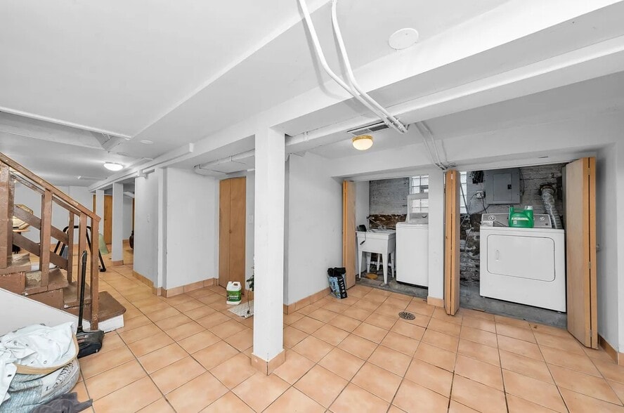 Building Photo - 7733 S Luella Ave