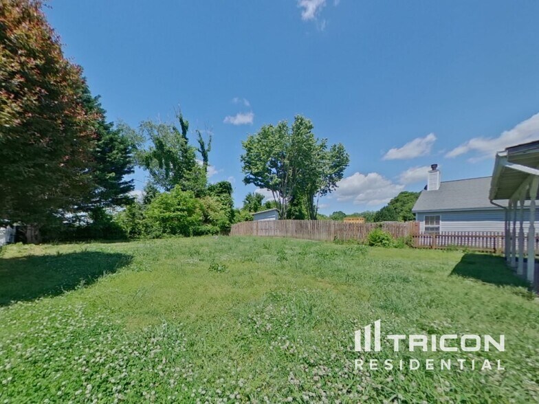 Building Photo - 113 Camforth Dr