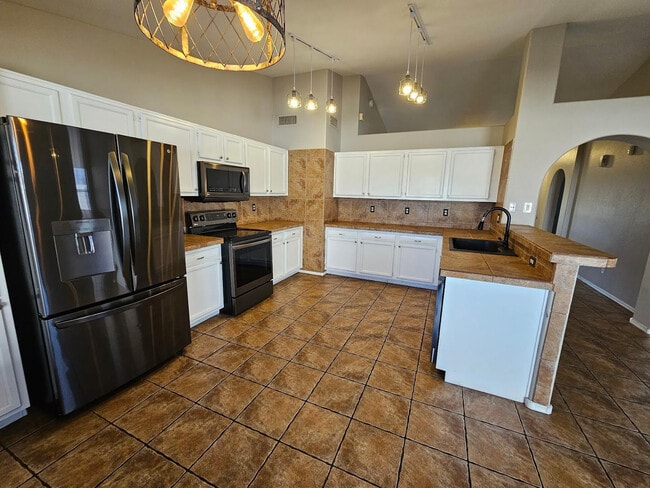 Building Photo - 406 E Century Ave