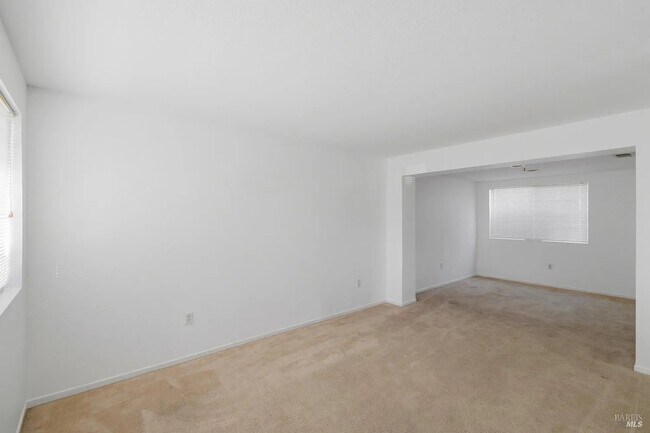 Building Photo - 712 Daniels Ave