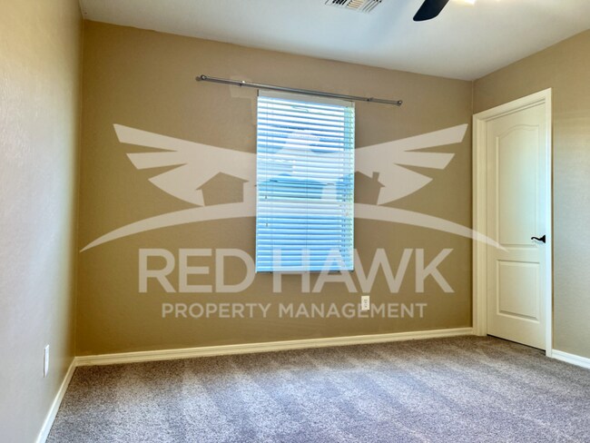 Building Photo - 980 S Huish Dr