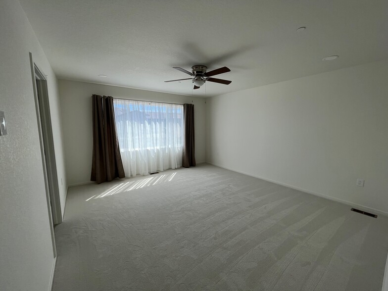 Primary bedroom - 5030 McKinnon Ct