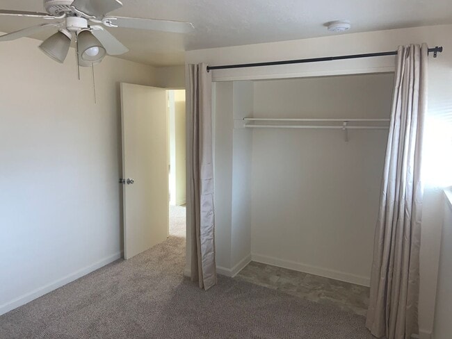 Building Photo - Freshly Updated 2 Bed w/ Granite + W/S/G Included – Available Early May!