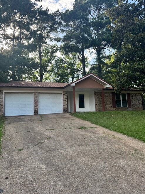Building Photo - 110 Smoke Hill Dr