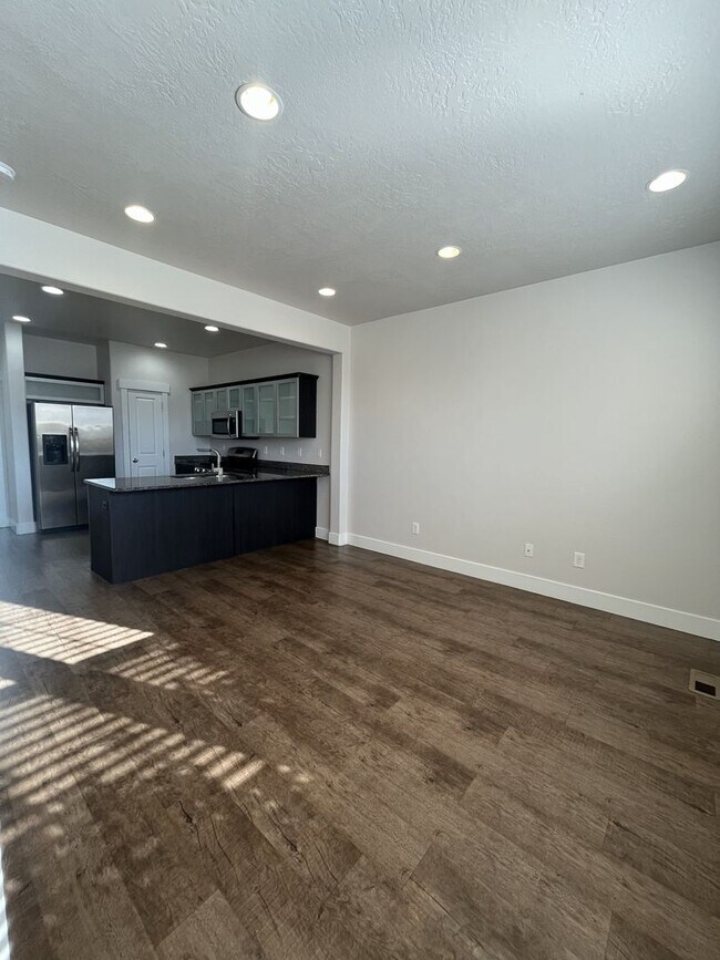 Building Photo - SIGN A LEASE NOW FOR $2,000 OFF- Newly Build 3 Bed, 2.5 Bath Townhome in Pleasant Grove
