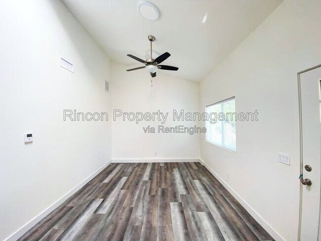 Building Photo - 708 Calle Pensamiento